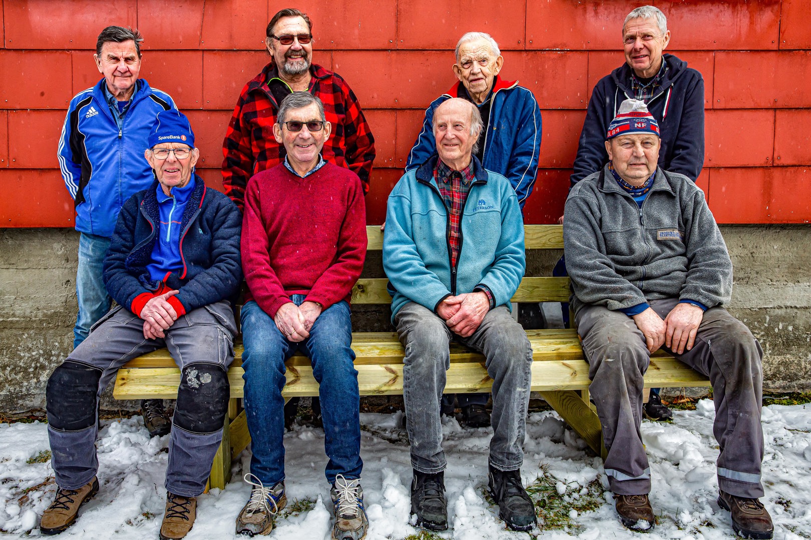 Benker til Saksvikkorsen